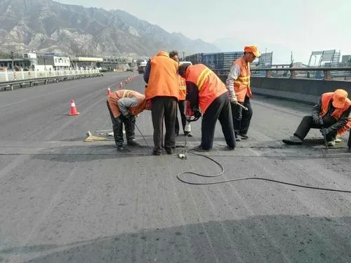 琼结道路桥梁病害治理